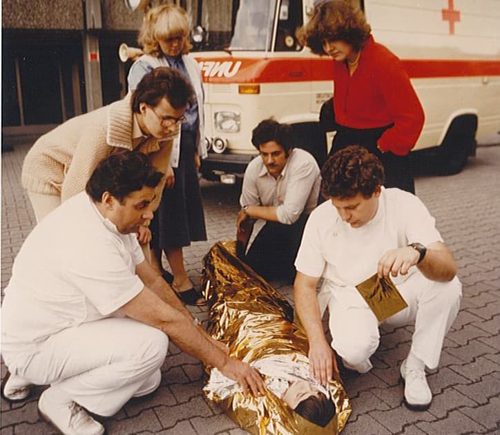 Development of the first rescue blanket with brand name SIRIUS®.