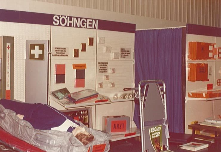 Development of the first emergency kit-AKW (respiration-circulation-resuscitation)